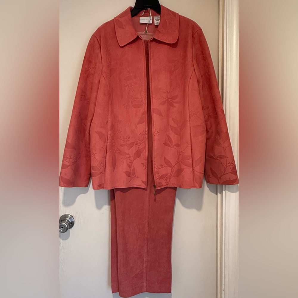 Alfred dunner, Beautiful coral-colored set